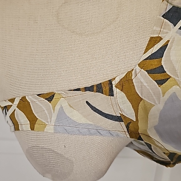 C&C California button-down top. 100% linen. Size large. Palm leaves mustard gray - Picture 2 of 10